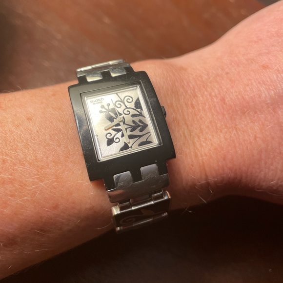 OOPS 👀Swatch Watch AG 2004 stainless steel enamel analog rectangular face - Picture 10 of 13